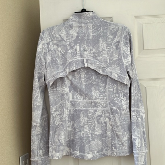 Lululemon define jacket size 10 gently worn great condition - Picture 6 of 6